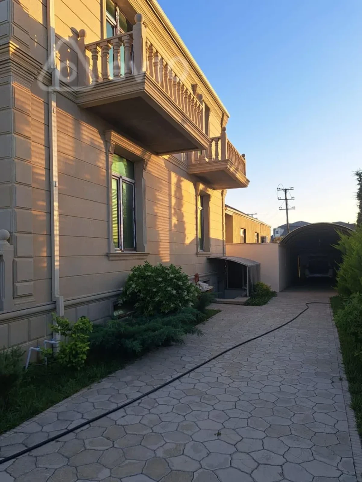 Satılır 6 otaqlı həyət evi 400 m²