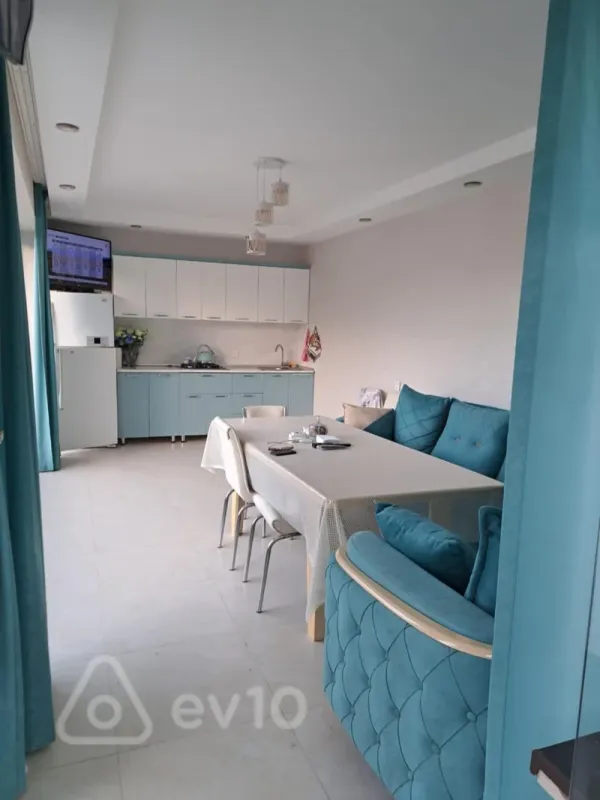 Satılır 6 otaqlı həyət evi 400 m²