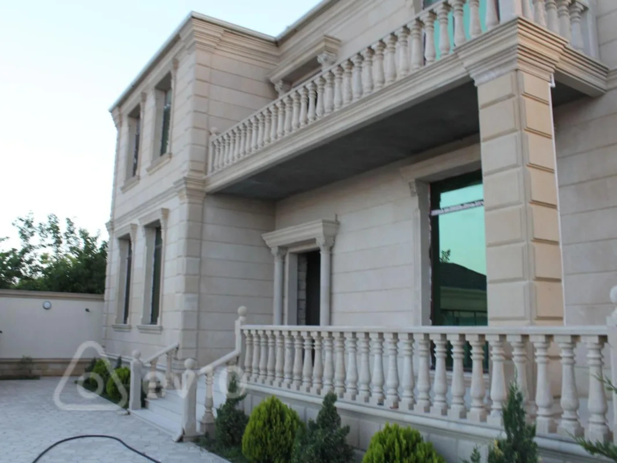 Satılır 6 otaqlı həyət evi 400 m²