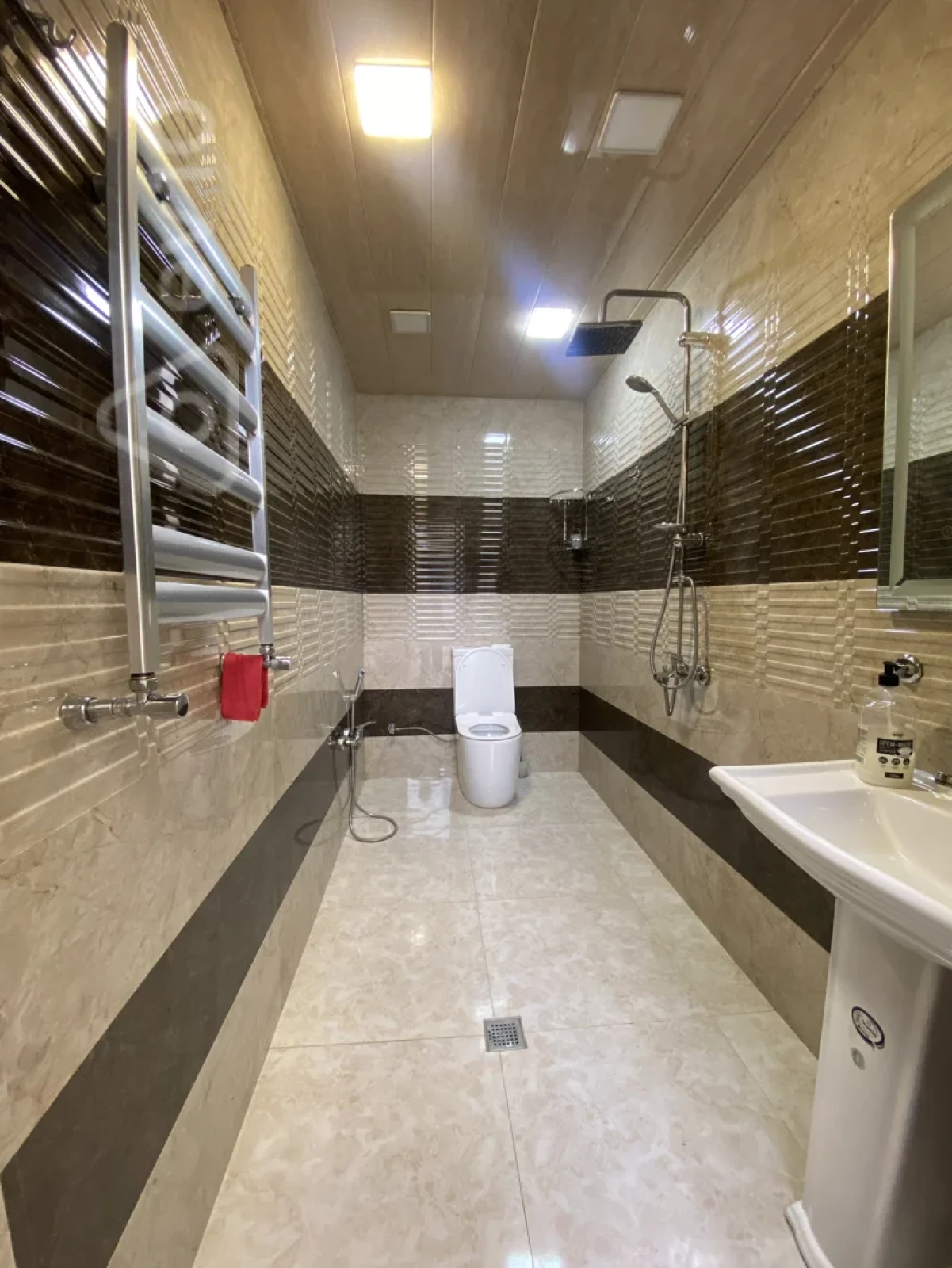 Satılır 6 otaqlı həyət evi 400 m²