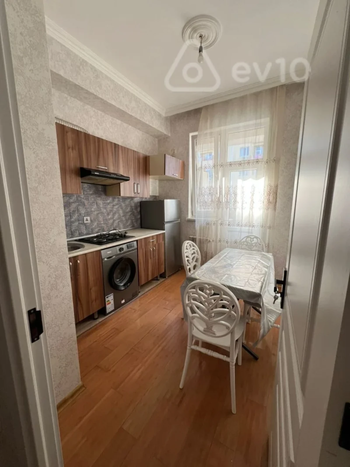 Kirayə verilir 2 otaqlı yeni tikili 65 m²