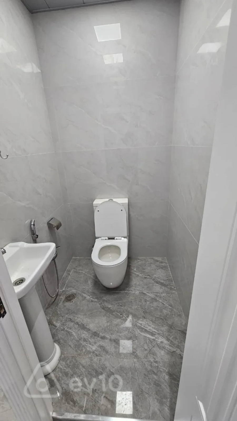 Kirayə verilir 2 otaqlı yeni tikili 65 m²