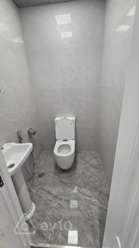 Kirayə verilir 2 otaqlı yeni tikili 65 m²