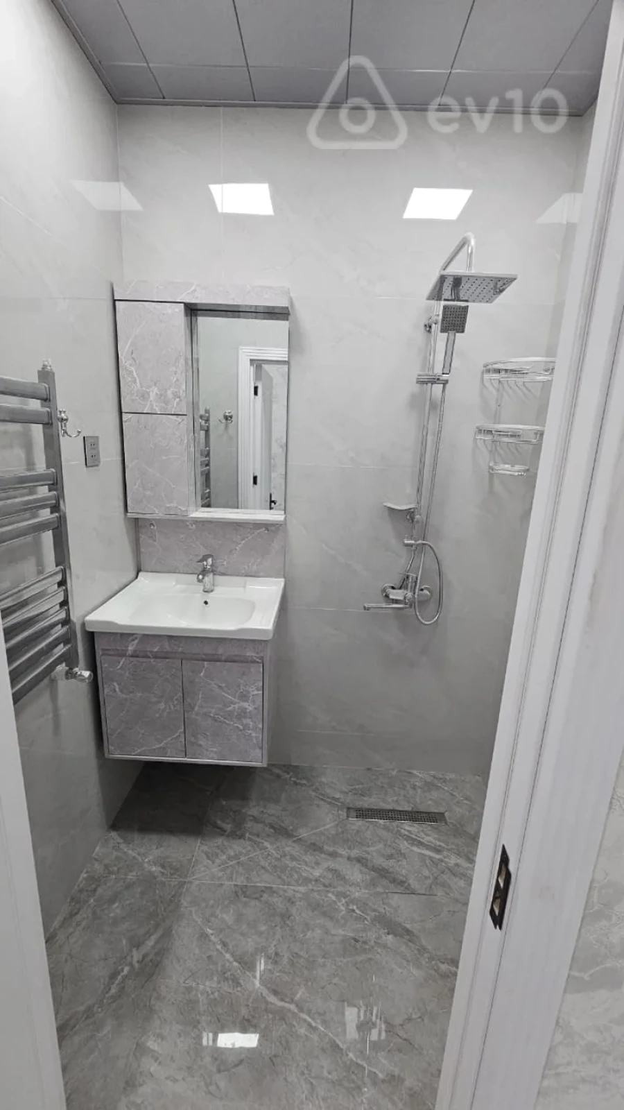 Kirayə verilir 2 otaqlı yeni tikili 65 m²