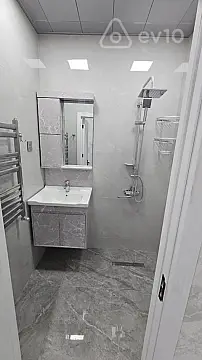 Kirayə verilir 2 otaqlı yeni tikili 65 m²