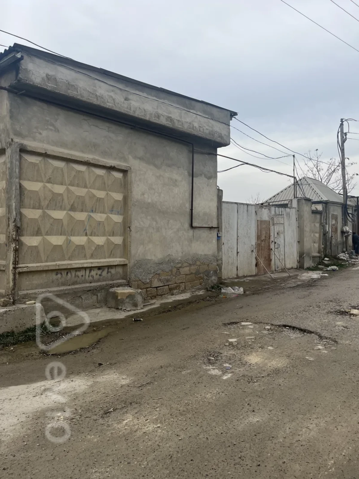 Satılır 15 otaqlı həyət evi 650 m²