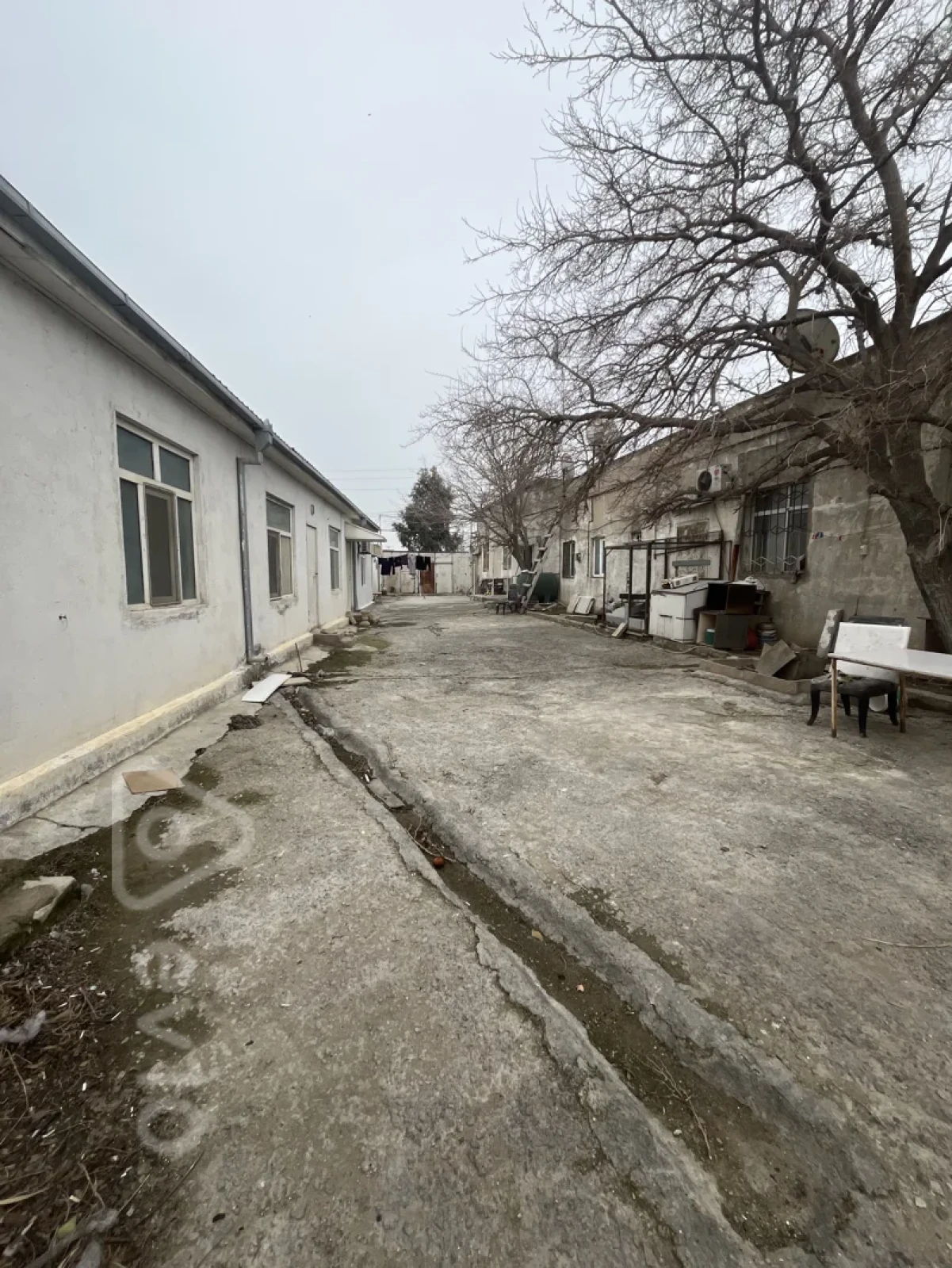 Satılır 15 otaqlı həyət evi 650 m²