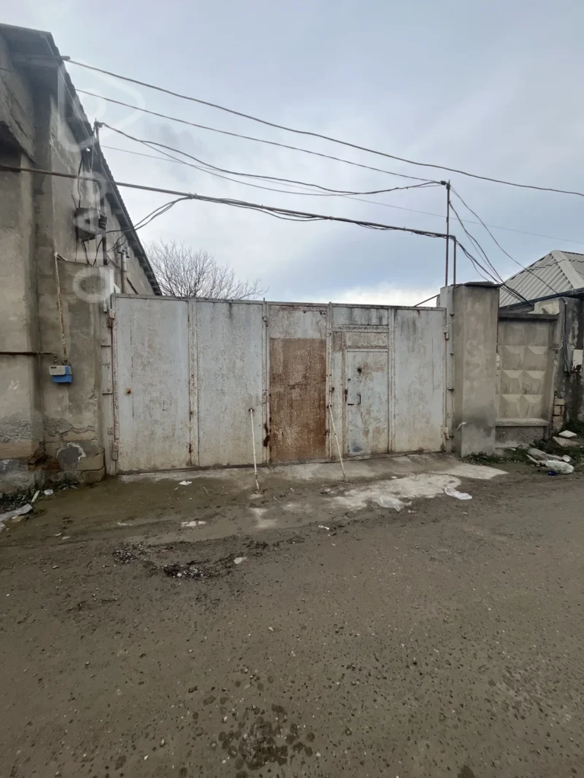 Satılır 15 otaqlı həyət evi 650 m²