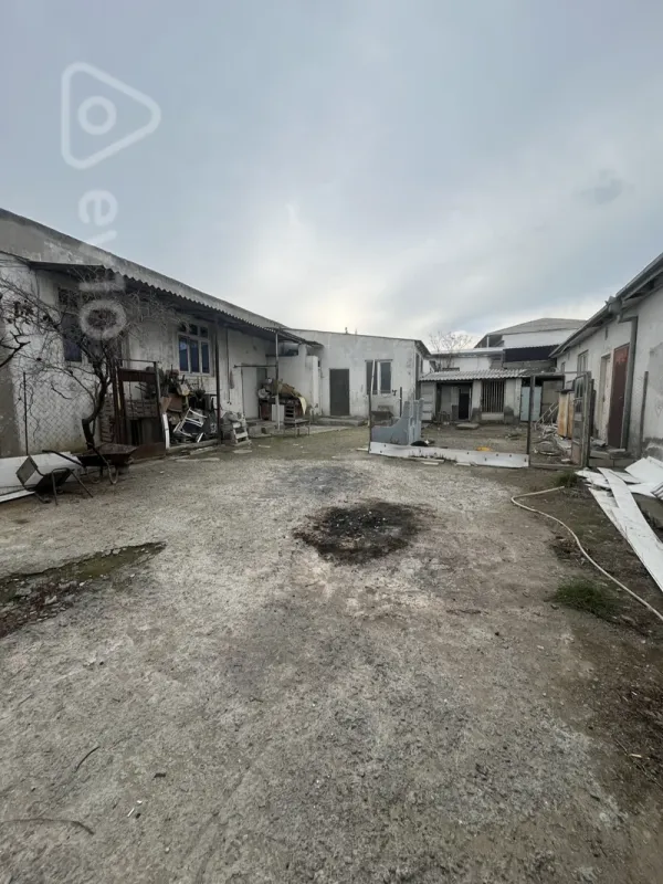 Satılır 15 otaqlı həyət evi 650 m²