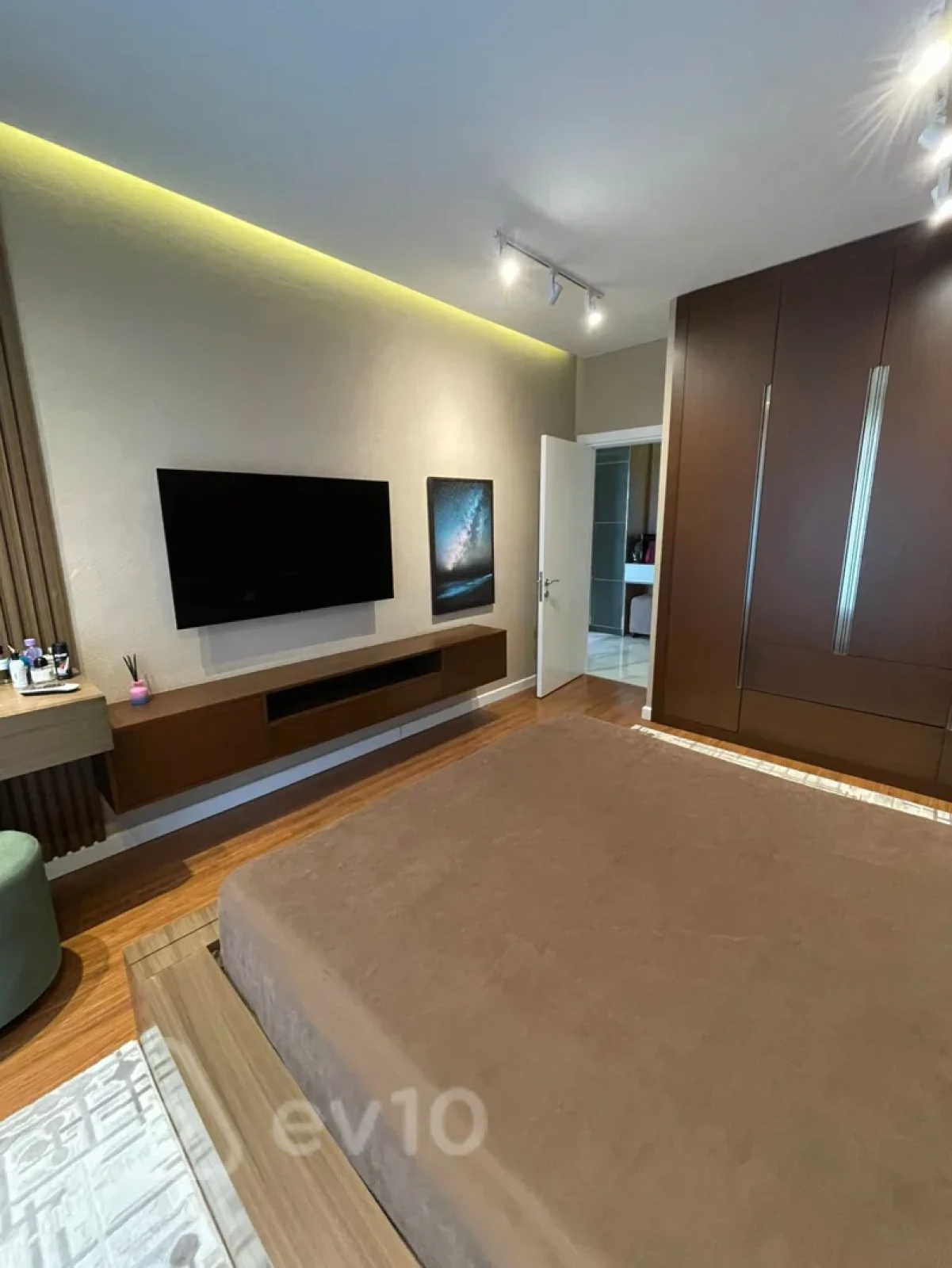Kirayə verilir 2 otaqlı yeni tikili 98 m²