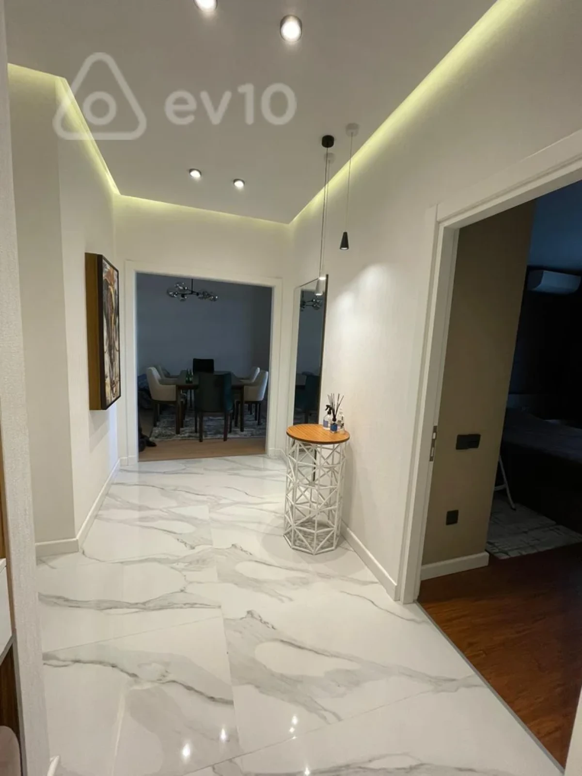 Kirayə verilir 2 otaqlı yeni tikili 98 m²
