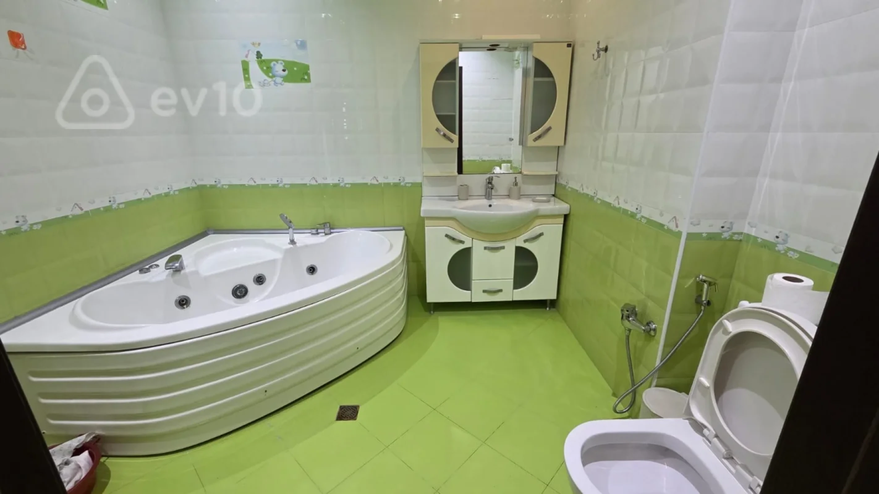 Kirayə verilir 3 otaqlı yeni tikili 148 m²