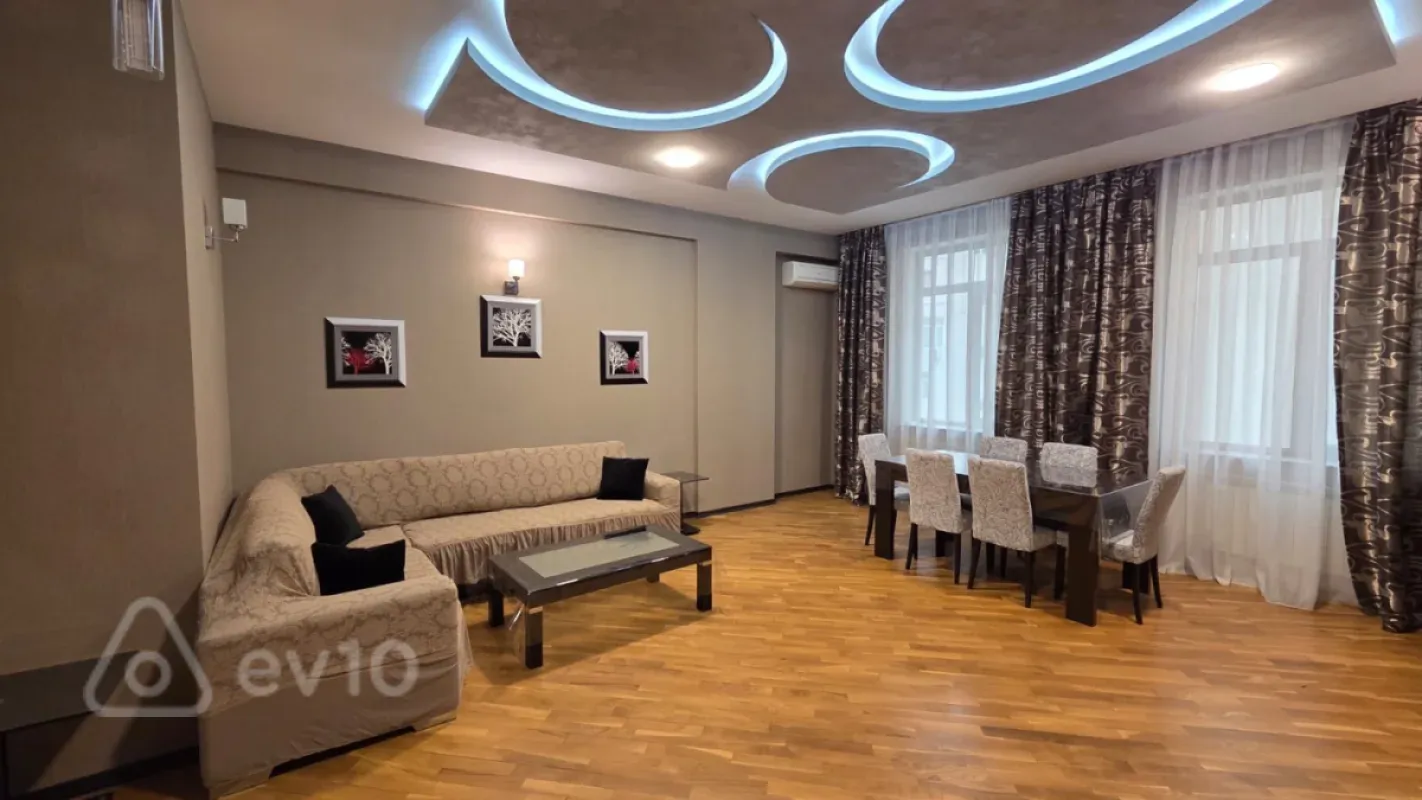 Kirayə verilir 3 otaqlı yeni tikili 148 m²