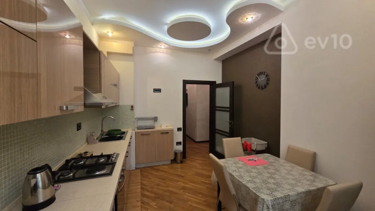 Kirayə verilir 3 otaqlı yeni tikili 148 m²