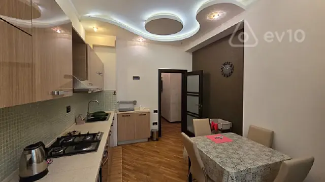 Kirayə verilir 3 otaqlı yeni tikili 148 m²