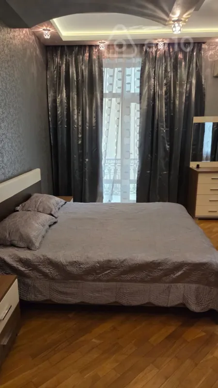 Kirayə verilir 3 otaqlı yeni tikili 148 m²