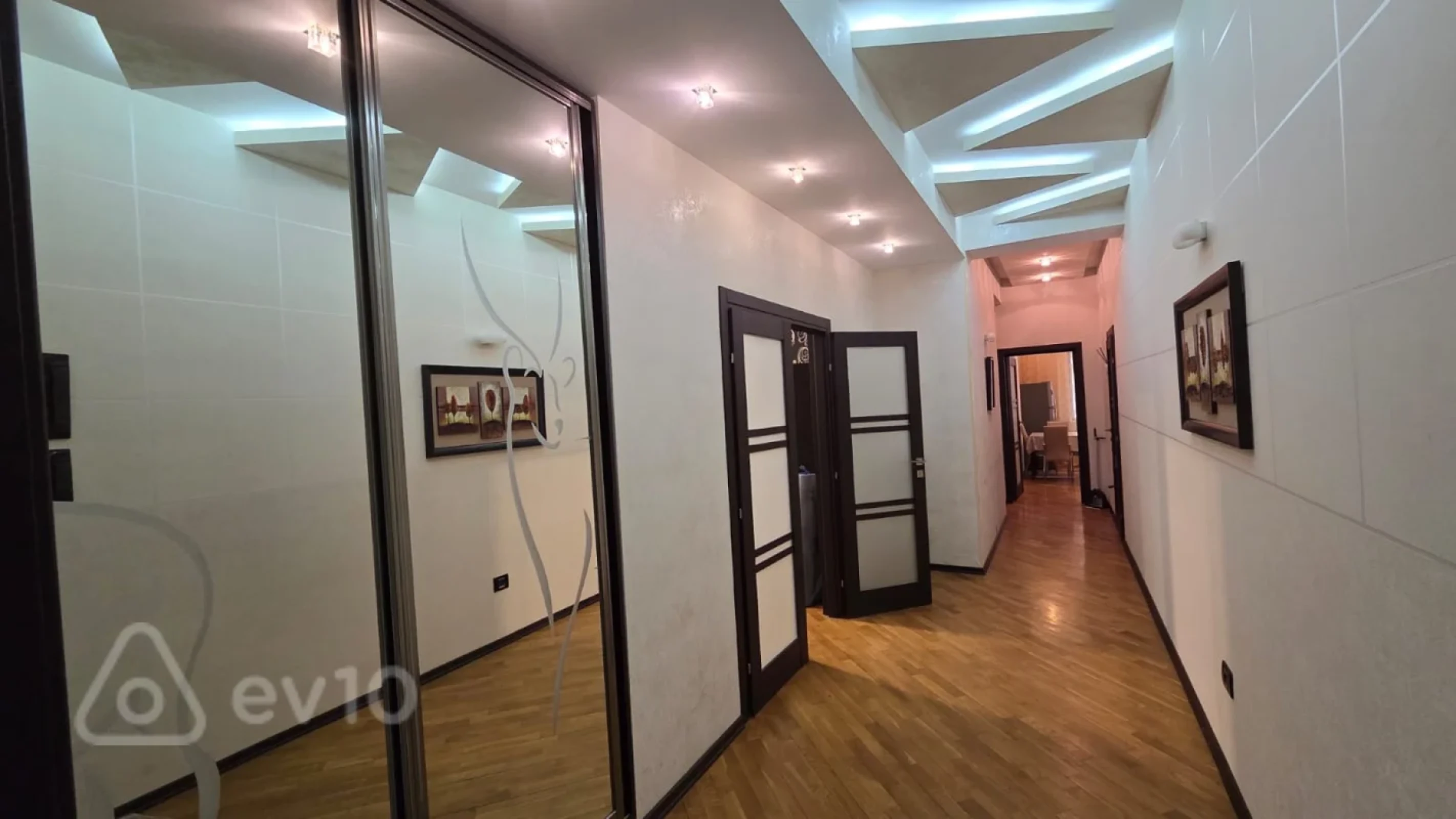Kirayə verilir 3 otaqlı yeni tikili 148 m²