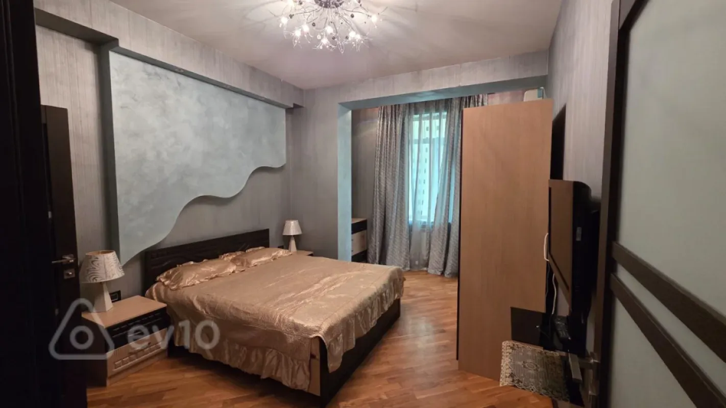 Kirayə verilir 3 otaqlı yeni tikili 148 m²