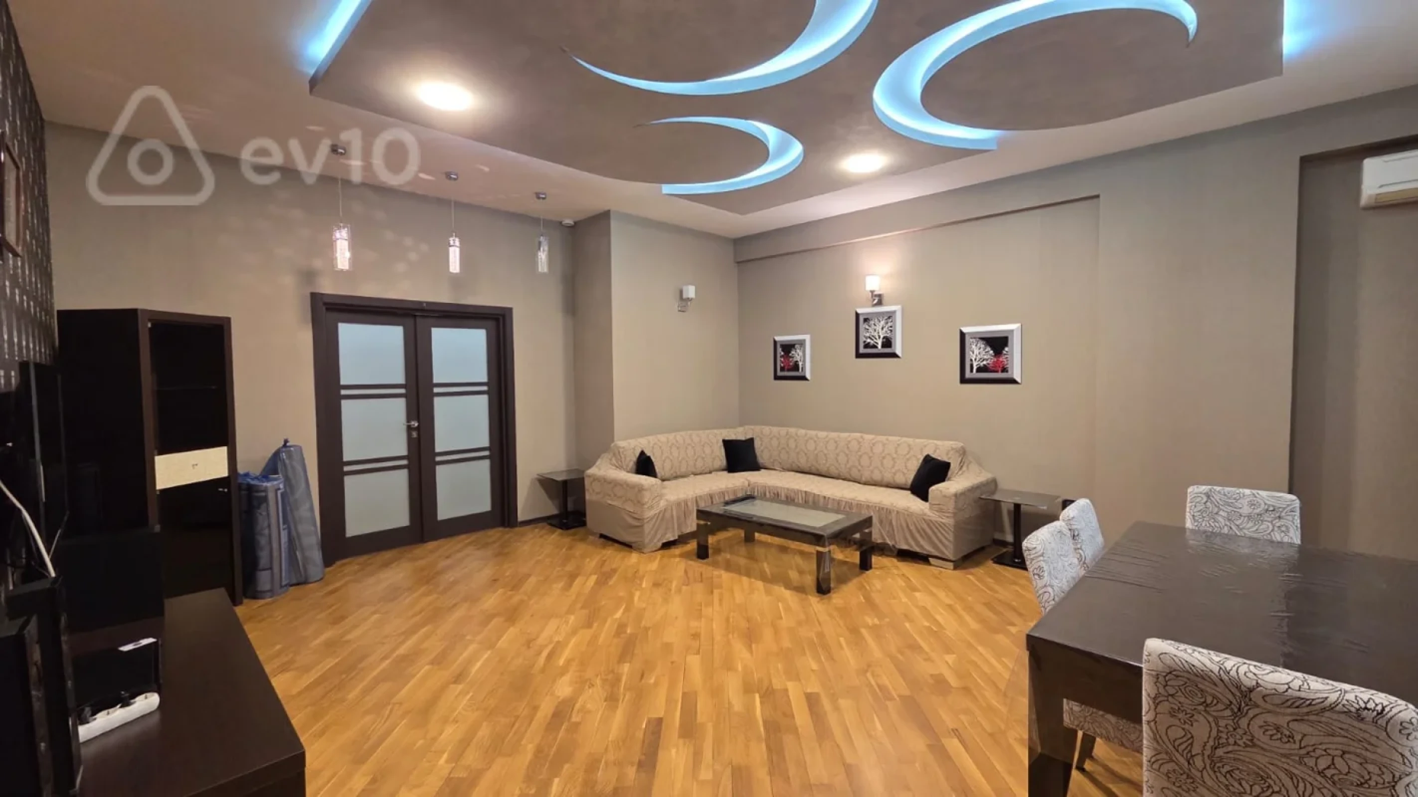 Kirayə verilir 3 otaqlı yeni tikili 148 m²