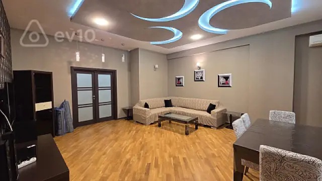 Kirayə verilir 3 otaqlı yeni tikili 148 m²