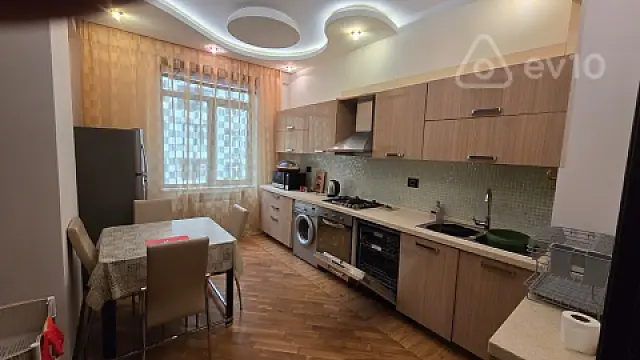 Kirayə verilir 3 otaqlı yeni tikili 148 m²