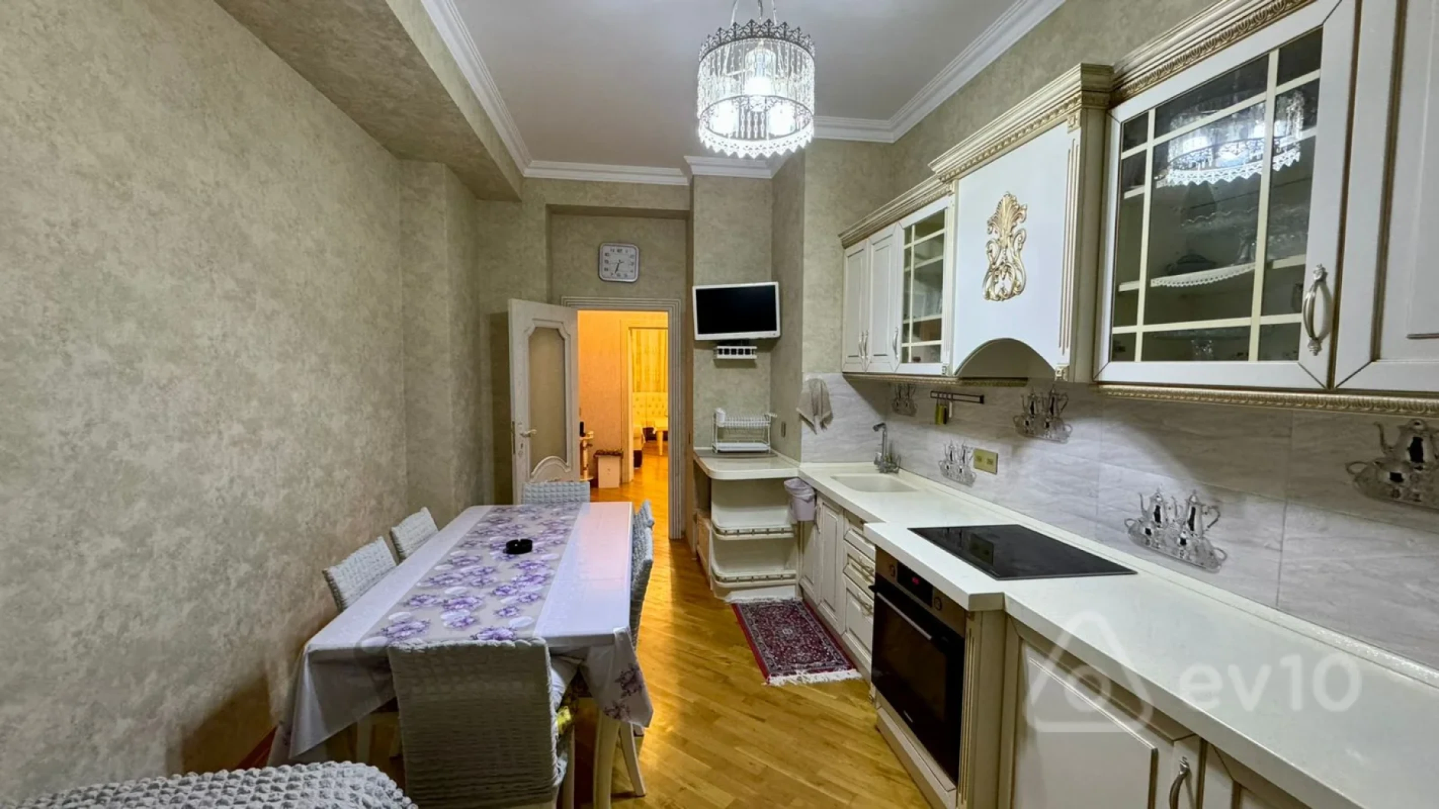 Kirayə verilir 3 otaqlı yeni tikili 134 m²