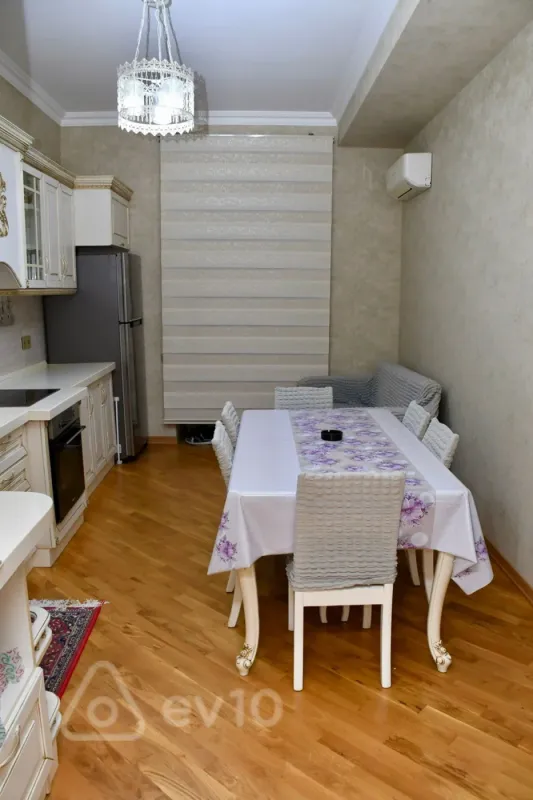 Kirayə verilir 3 otaqlı yeni tikili 134 m²