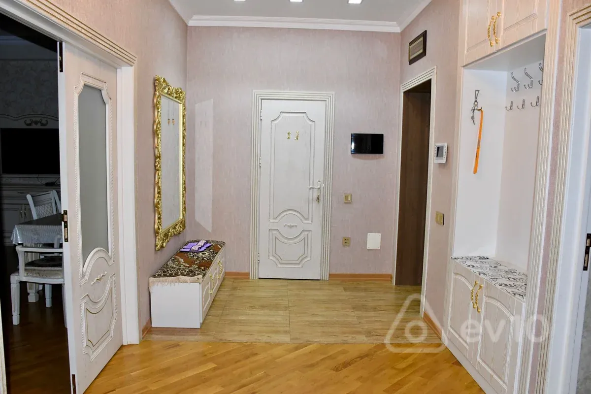 Kirayə verilir 3 otaqlı yeni tikili 134 m²