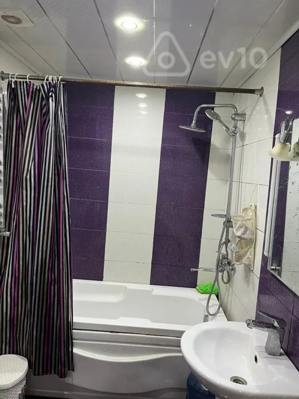 Kirayə verilir 2 otaqlı yeni tikili 65 m²