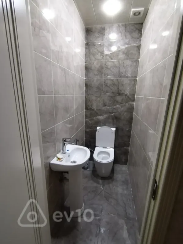 Kirayə verilir 2 otaqlı yeni tikili 79 m²