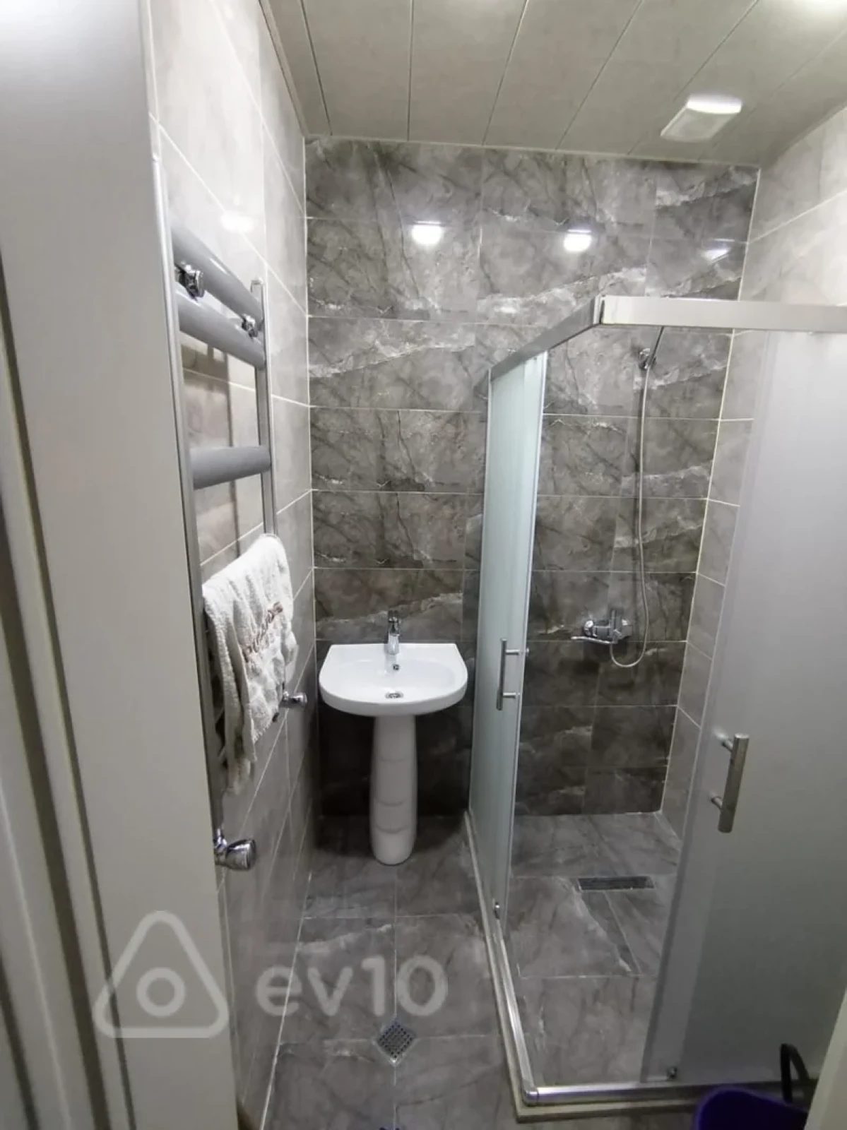 Kirayə verilir 2 otaqlı yeni tikili 79 m²