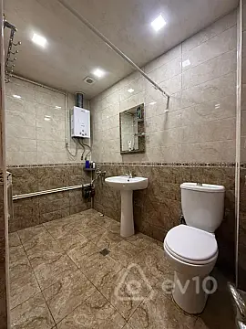 Satılır 2 otaqlı köhnə tikili 60 m²