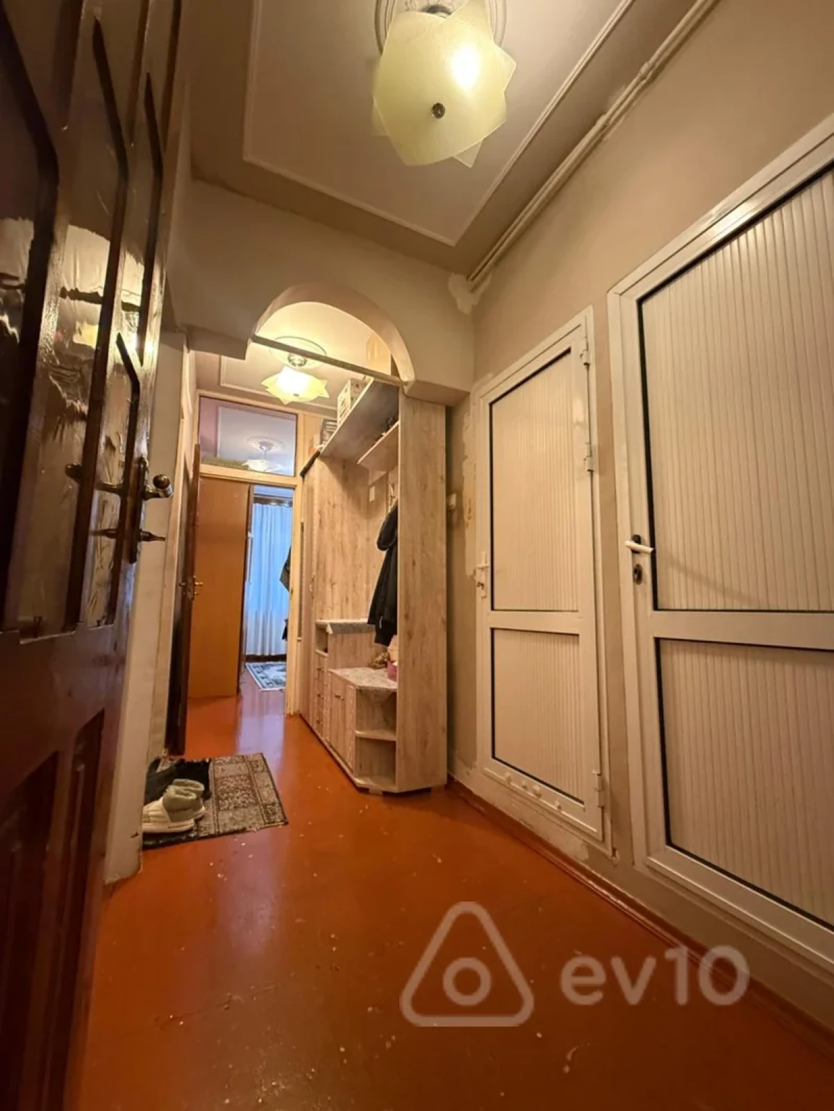 Satılır 2 otaqlı köhnə tikili 60 m²