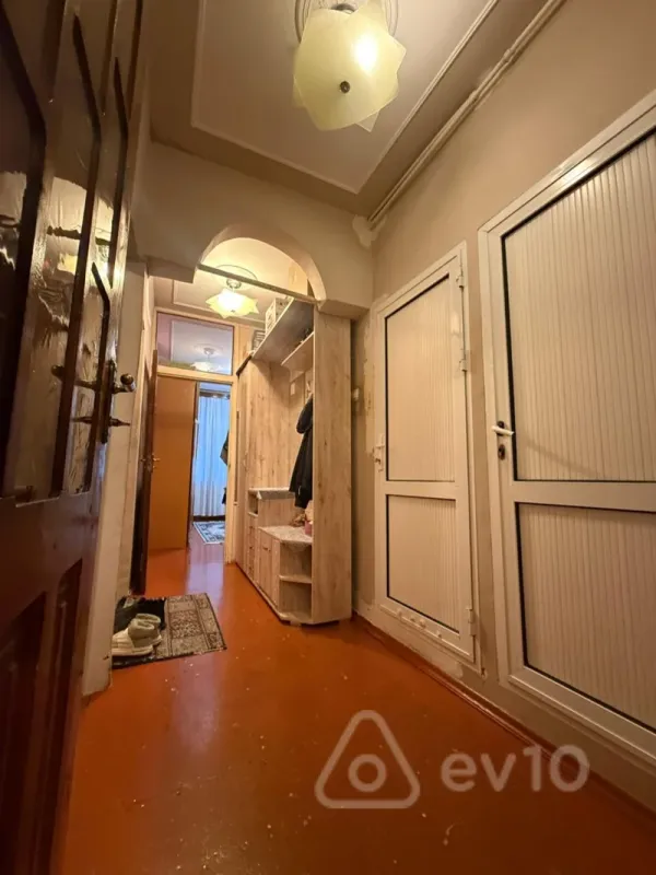 Satılır 2 otaqlı köhnə tikili 60 m²