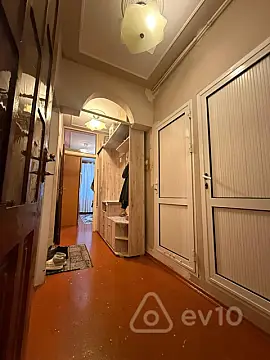 Satılır 2 otaqlı köhnə tikili 60 m²