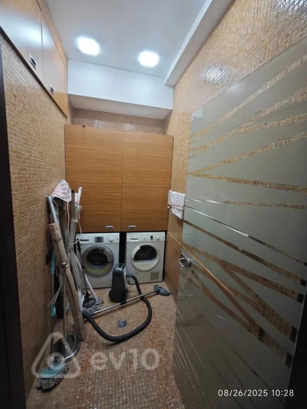 Kirayə verilir 3 otaqlı yeni tikili 190 m²