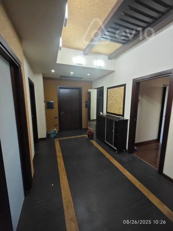 Kirayə verilir 3 otaqlı yeni tikili 190 m²