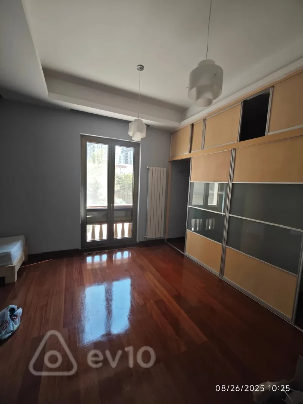 Kirayə verilir 3 otaqlı yeni tikili 190 m²