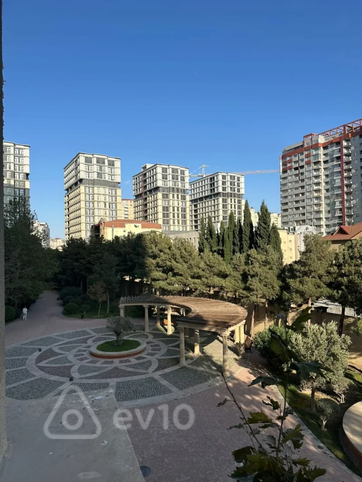 Kirayə verilir 3 otaqlı yeni tikili 190 m²