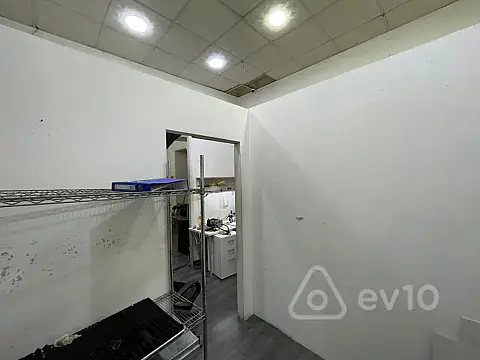 Kirayə verilir 3 otaqlı ofis 90 m²