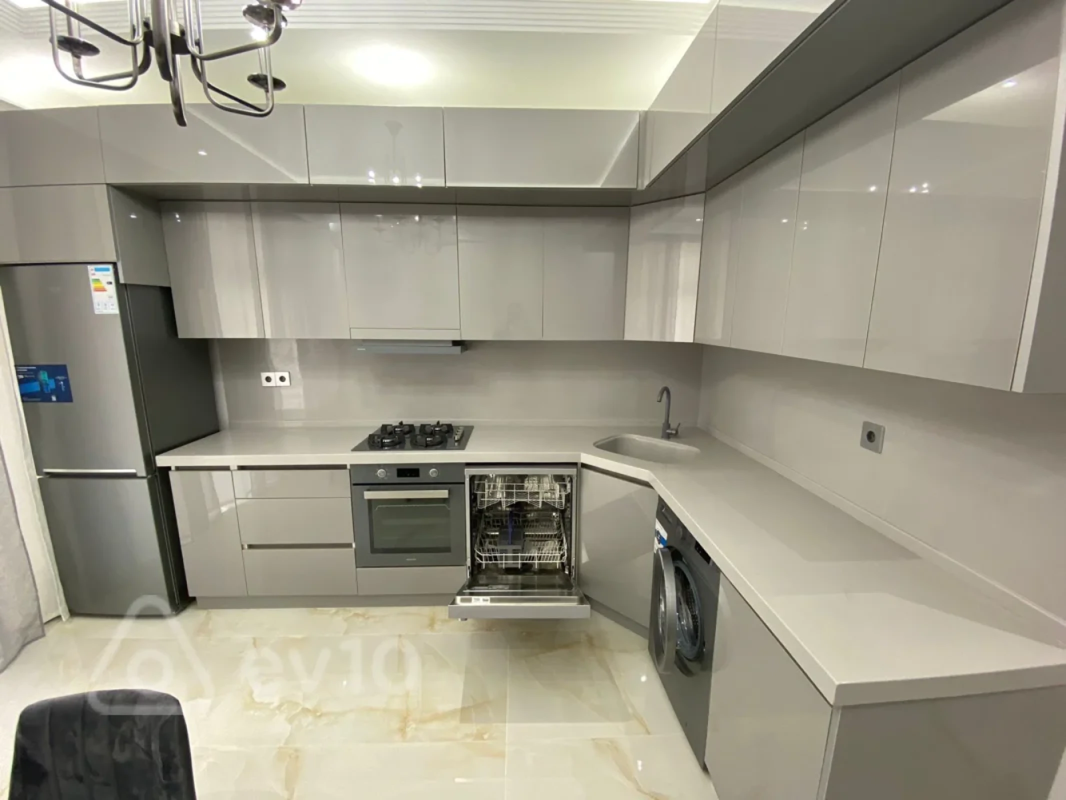 Kirayə verilir 2 otaqlı yeni tikili 100 m²