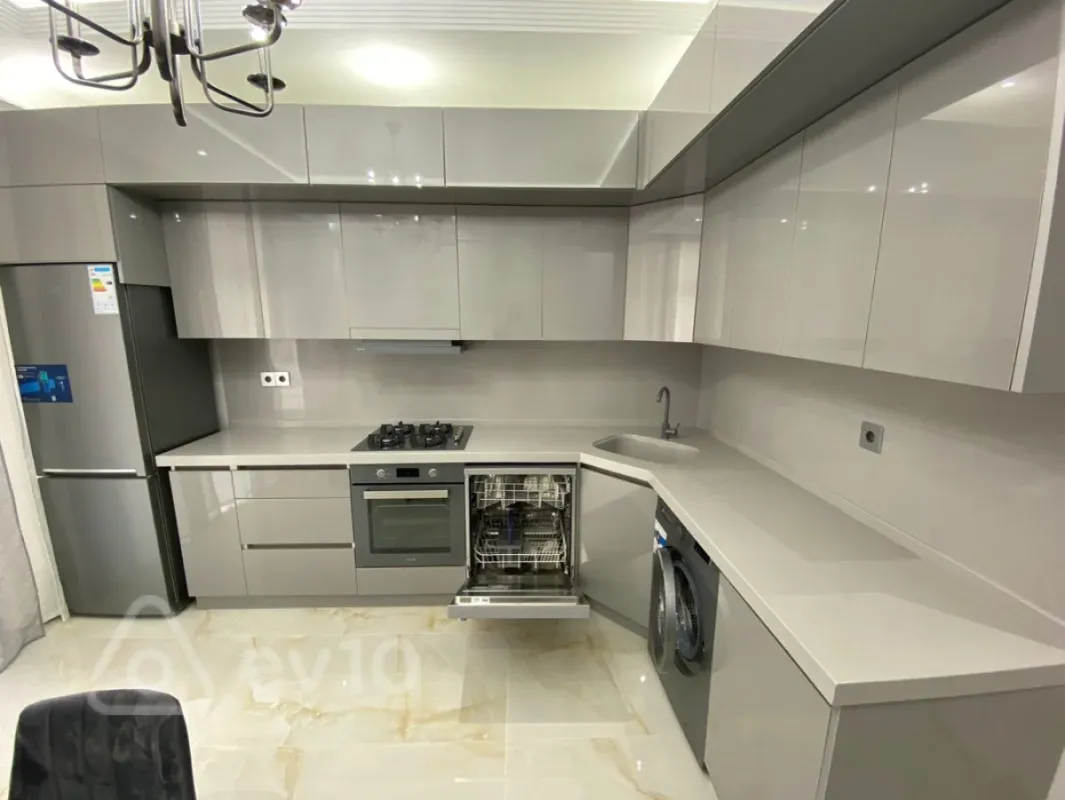 Kirayə verilir 2 otaqlı yeni tikili 100 m²