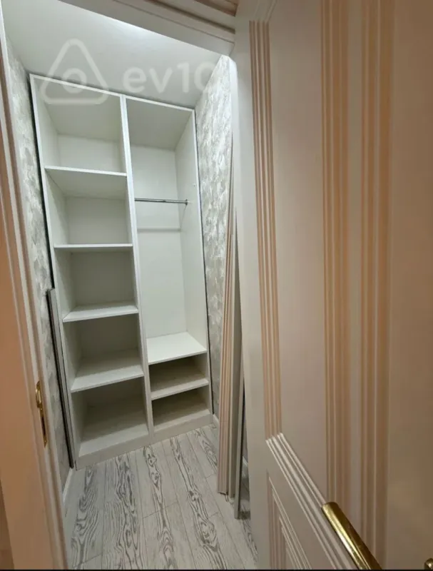 Kirayə verilir 2 otaqlı yeni tikili 68 m²