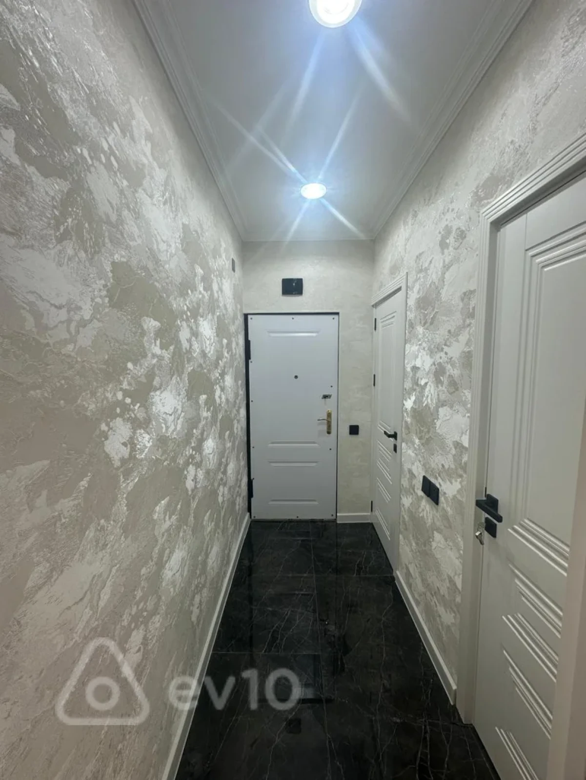 Satılır 3 otaqlı köhnə tikili 60 m²