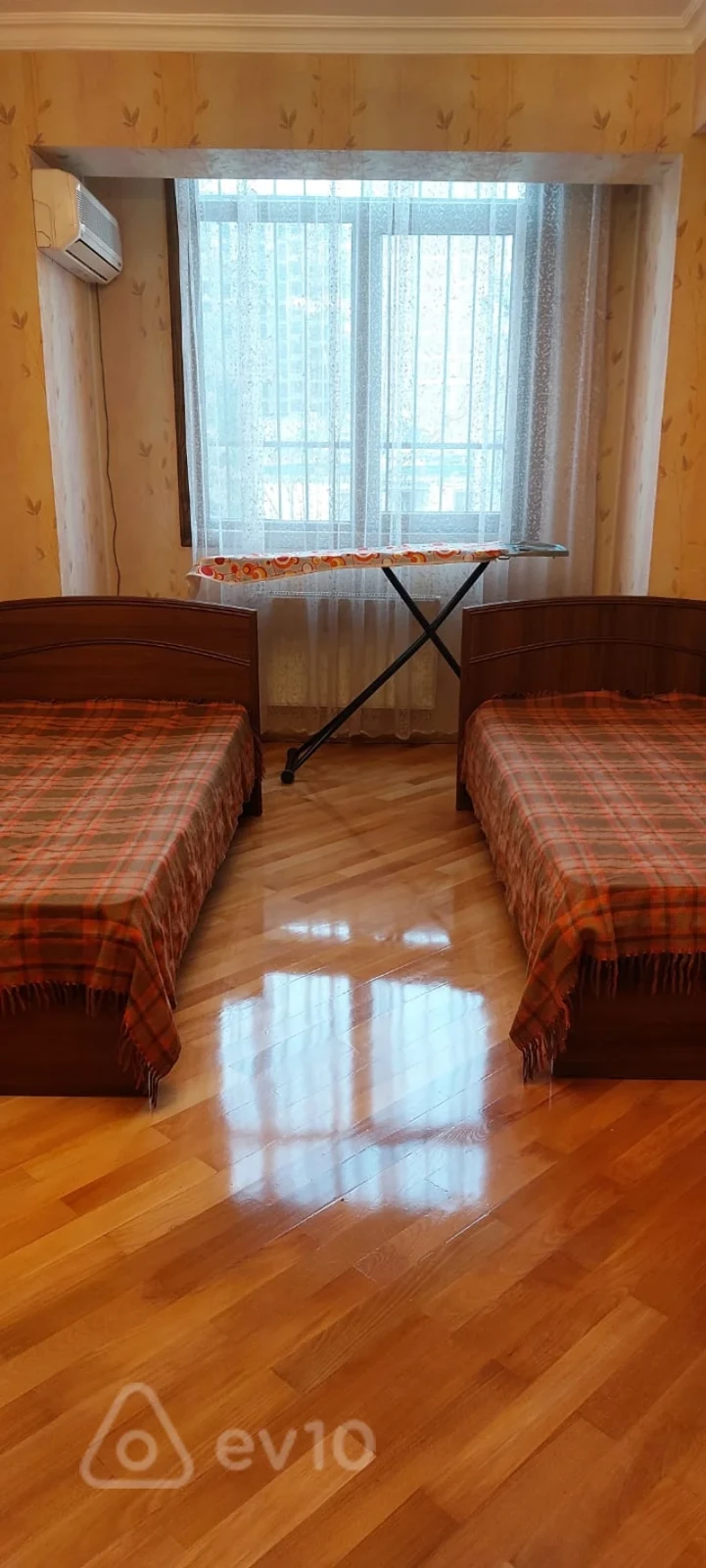 Kirayə verilir 3 otaqlı köhnə tikili 110 m²