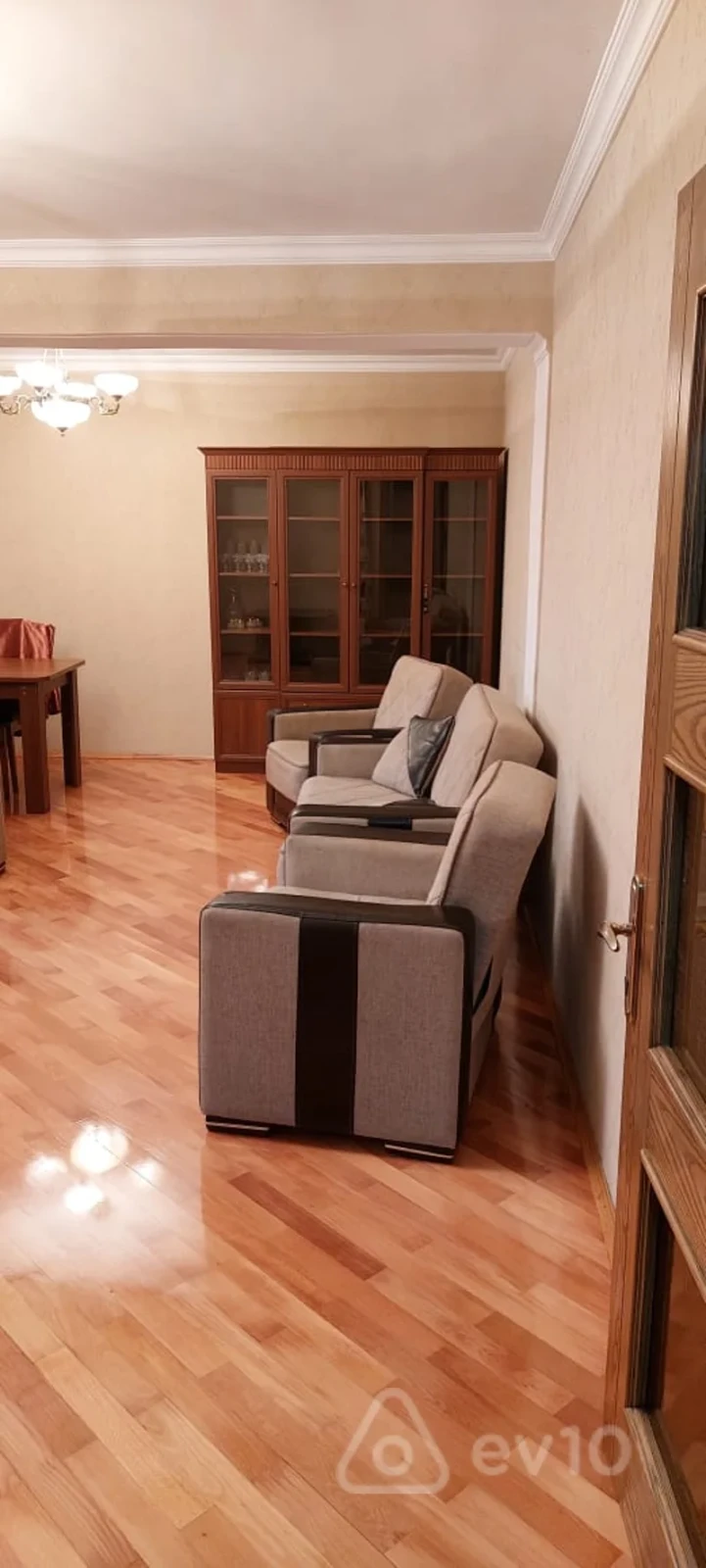 Kirayə verilir 3 otaqlı köhnə tikili 110 m²