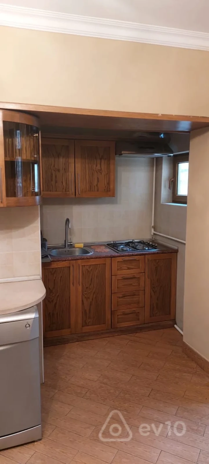 Kirayə verilir 3 otaqlı köhnə tikili 110 m²