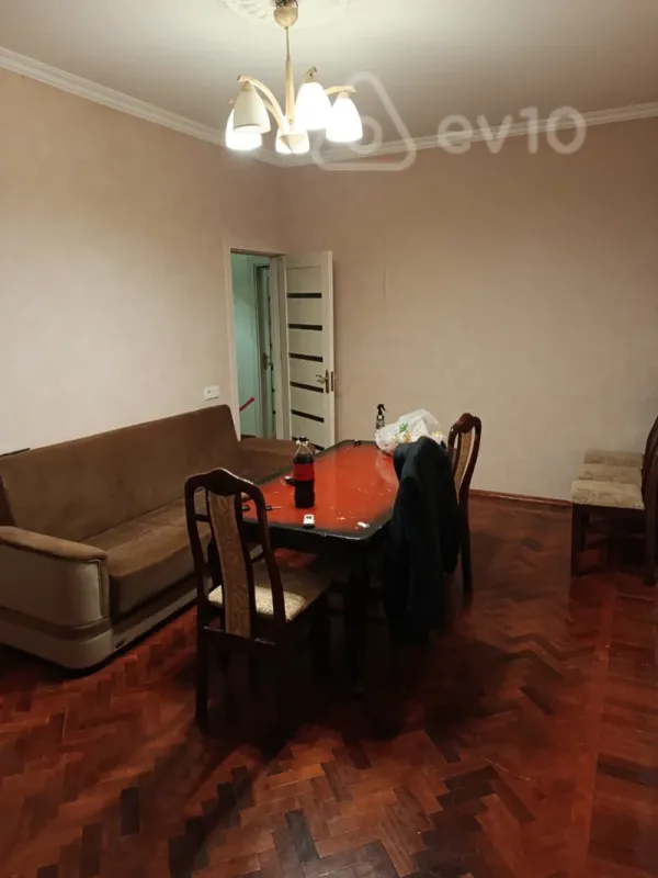 Kirayə verilir 3 otaqlı köhnə tikili 80 m²