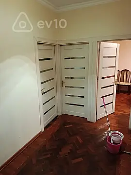 Kirayə verilir 3 otaqlı köhnə tikili 80 m²