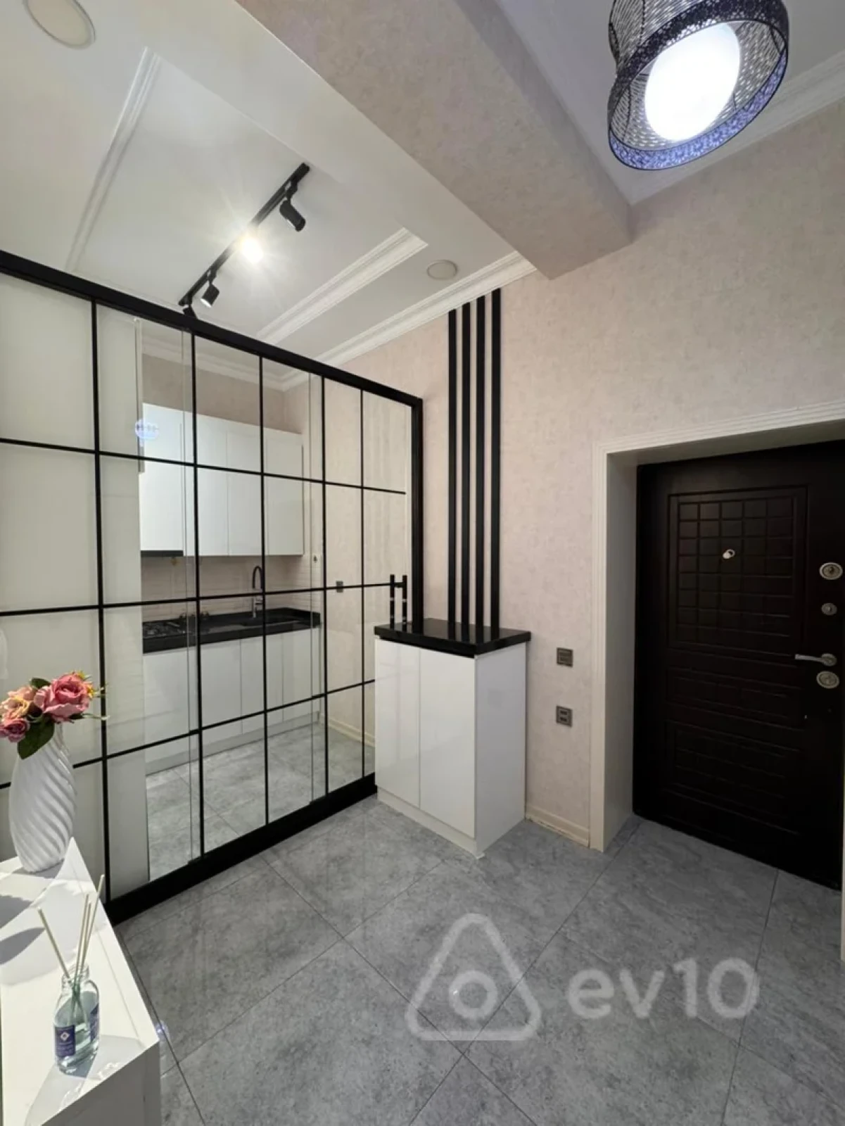 Kirayə verilir 2 otaqlı yeni tikili 87 m²